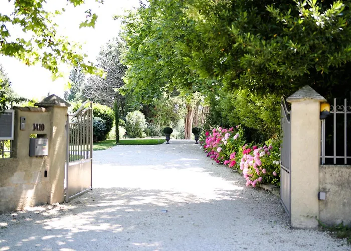 Mas Château Blanc Guest House Avignon